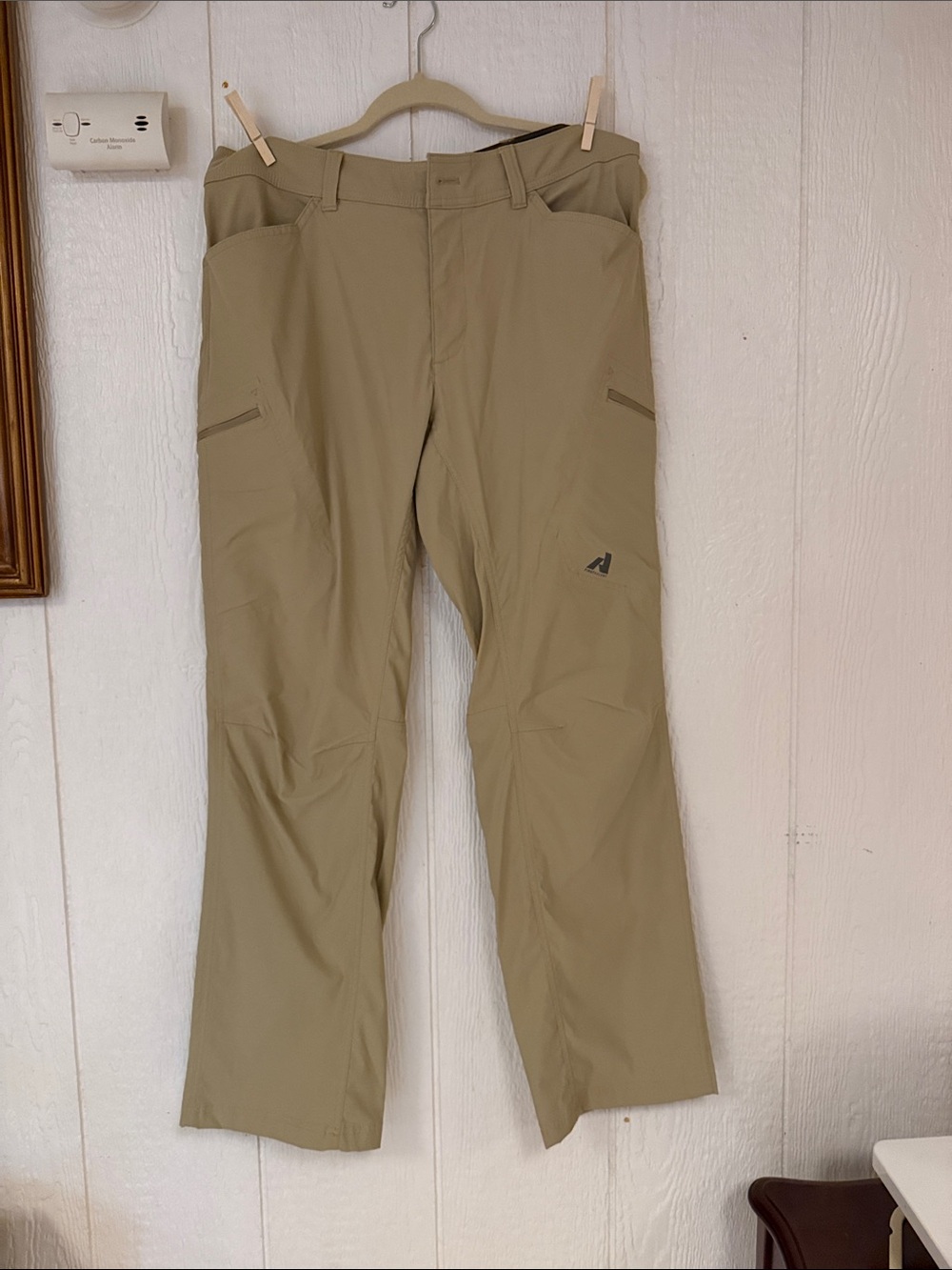 Eddie Bauer Men's Khaki Cargo Pants 36-32